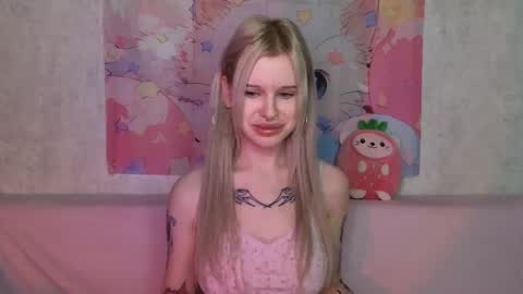 Snapshot of honeygold__ chatting on December 15, 2025, 3:55 am Lisa online show from December 15, 2025, 3:55 am