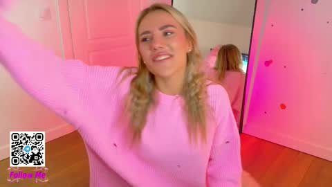Snapshot of honeyjohansson_ chatting on September 22, 2025, 3:36 pm Alina online show from September 22, 2025, 3:36 pm