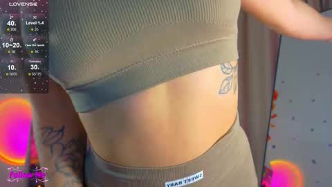 Snapshot of honeyjohansson_ chatting on October 10, 2025, 3:00 pm Alina online show from October 10, 2025, 3:00 pm