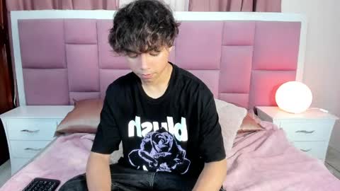 honeymoon_sariel online show from May 16, 2026, 1:54 pm