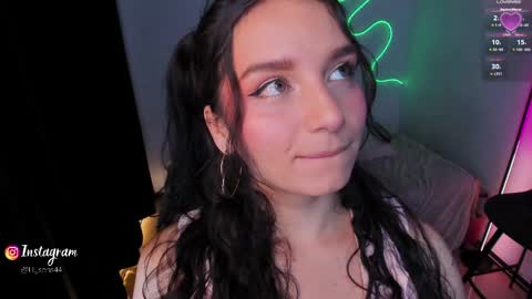 Snapshot of honeymoontea chatting on May 5, 2026, 11:35 pm online show from May 5, 2026, 11:35 pm