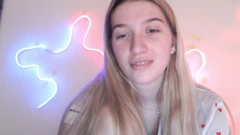 honeyveil online show from April 1, 2026, 3:09 pm