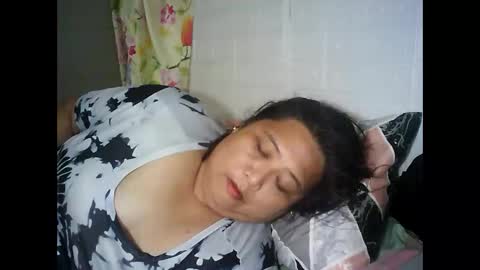 Snapshot of honeyvonz chatting on April 4, 2026, 10:07 pm Merry online show from April 4, 2026, 10:07 pm