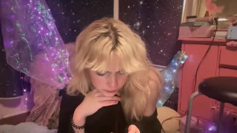 Emi Rose online show from March 11, 2025, 6:10 am