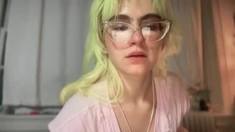 Emi Rose online show from November 13, 2025, 5:39 am