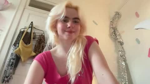 Emi Rose online show from June 6, 2026, 11:42 pm