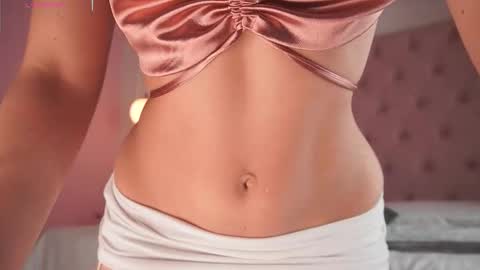 Snapshot of honeyymoonn_ chatting on February 25, 2026, 7:34 pm Honey Moon Help me to reach 100 thumbs up online show from February 25, 2026, 7:34 pm