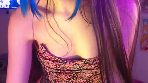 Snapshot of honeyypeaach chatting on December 3, 2024, 1:52 am online show from December 3, 2024, 1:52 am