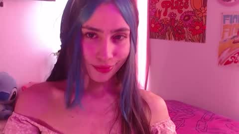 Snapshot of honeyypeaach chatting on December 4, 2024, 8:18 pm online show from December 4, 2024, 8:18 pm