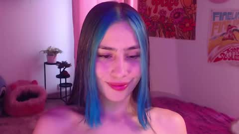 Snapshot of honeyypeaach chatting on December 6, 2024, 8:18 pm online show from December 6, 2024, 8:18 pm