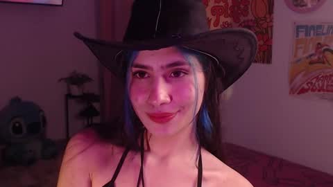 Snapshot of honeyypeaach chatting on December 10, 2024, 12:28 am online show from December 10, 2024, 12:28 am