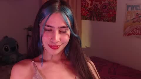 Snapshot of honeyypeaach chatting on December 12, 2024, 1:32 am online show from December 12, 2024, 1:32 am