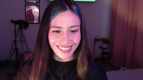 Snapshot of honeyypeaach chatting on February 14, 2025, 10:25 pm online show from February 14, 2025, 10:25 pm