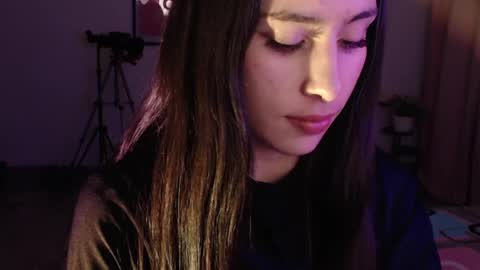 Snapshot of honeyypeaach chatting on February 15, 2025, 1:31 am online show from February 15, 2025, 1:31 am