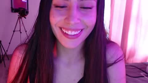 Snapshot of honeyypeaach chatting on February 19, 2025, 9:36 pm online show from February 19, 2025, 9:36 pm