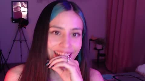 Snapshot of honeyypeaach chatting on February 20, 2025, 12:41 am online show from February 20, 2025, 12:41 am