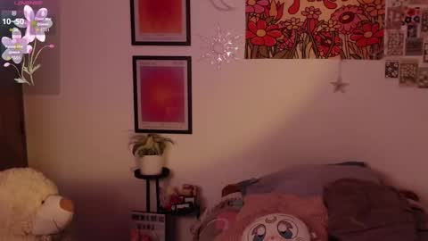 Snapshot of honeyypeaach chatting on September 24, 2025, 10:35 pm online show from September 24, 2025, 10:35 pm