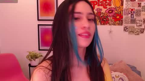 Snapshot of honeyypeaach chatting on November 4, 2025, 7:24 pm online show from November 4, 2025, 7:24 pm