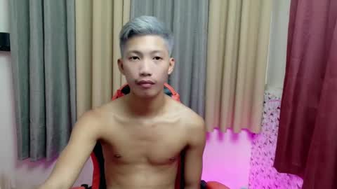 Snapshot of horny_asianmoreno chatting on December 1, 2025, 12:21 pm ROGER online show from December 1, 2025, 12:21 pm