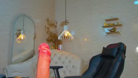 Snapshot of horny_curlss chatting on June 30, 2026, 3:40 am Horny Curls online show from June 30, 2026, 3:40 am
