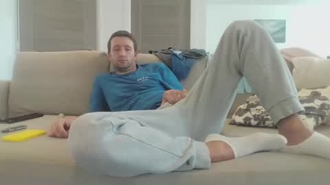 Snapshot of horny_jay86 chatting on September 18, 2025, 9:33 am horny_jay86 online show from September 18, 2025, 9:33 am