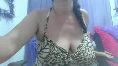 Snapshot of horny_mommy17 chatting on October 26, 2025, 7:09 pm armina online show from October 26, 2025, 7:09 pm