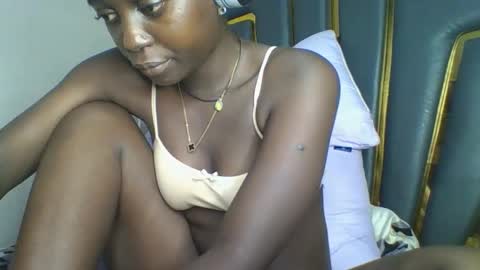 Bella online show from November 6, 2025, 9:15 pm