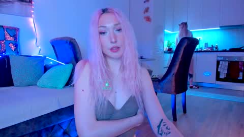 Snapshot of hornybunnys chatting on December 15, 2024, 7:10 pm Alex and Rosie online show from December 15, 2024, 7:10 pm