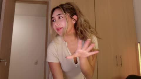 Snapshot of hornyholly__ chatting on May 28, 2026, 12:19 am Holly online show from May 28, 2026, 12:19 am