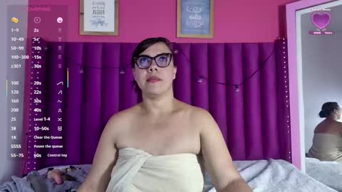 Snapshot of hornylatimommy chatting on February 6, 2026, 6:33 pm Natasha online show from February 6, 2026, 6:33 pm