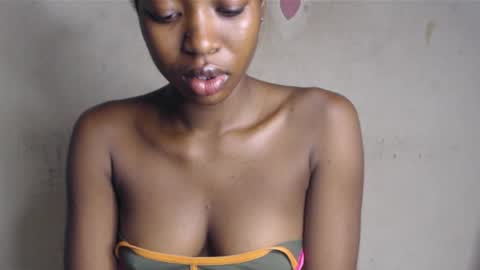 Snapshot of hornyslut_xx chatting on May 21, 2026, 7:37 am Bella online show from May 21, 2026, 7:37 am