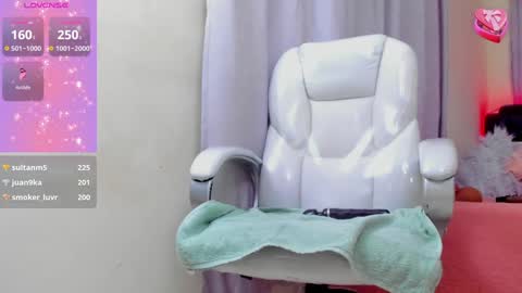 Snapshot of hot_beauty__ chatting on January 26, 2025, 7:21 am VALENTINA online show from January 26, 2025, 7:21 am