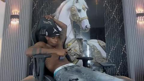 Snapshot of hot_golden_black chatting on September 18, 2025, 1:18 am hot_golden_black online show from September 18, 2025, 1:18 am