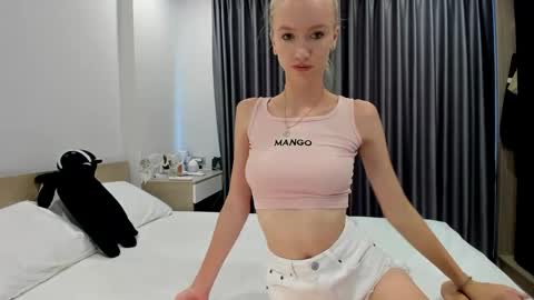 Snapshot of hot_ho chatting on February 8, 2025, 6:33 am Angel and Max FANSLY - hot ho online show from February 8, 2025, 6:33 am