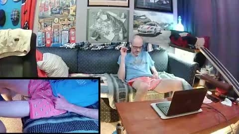 Snapshot of hot_krispy_kreme chatting on May 14, 2026, 5:31 pm hot_krispy_kreme online show from May 14, 2026, 5:31 pm