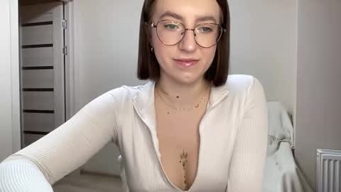 Lina online show from December 17, 2024, 2:11 pm