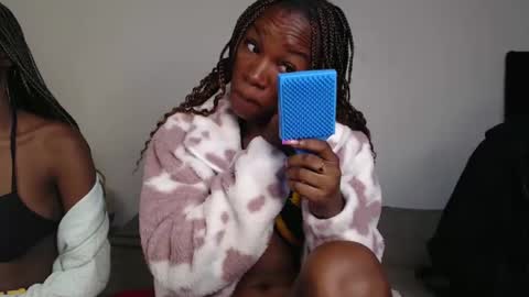 Hot petite online show from December 4, 2024, 3:37 am