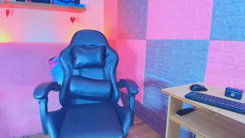 Snapshot of hotcakes_uwu chatting on May 9, 2026, 4:06 am Hotcakes online show from May 9, 2026, 4:06 am