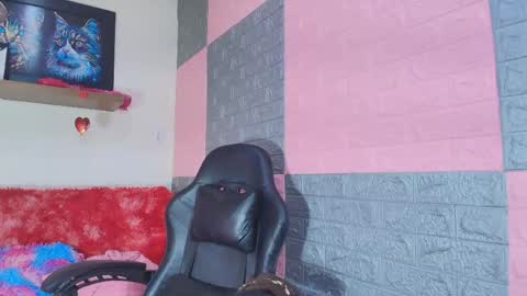 Snapshot of hotcakes_uwu chatting on June 3, 2026, 3:20 am Hotcakes online show from June 3, 2026, 3:20 am
