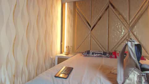 hotcouple_222 online show from March 14, 2026, 7:25 am