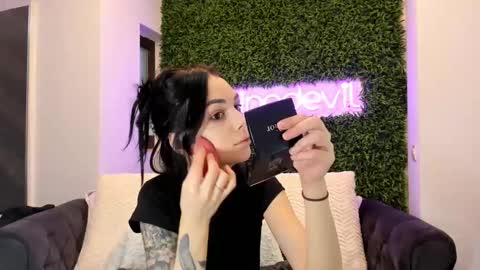 hotfallingdevil online show from February 14, 2025, 5:51 am