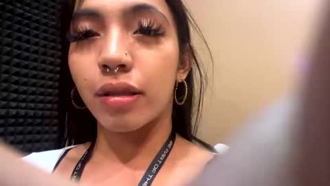 hotfucking_queen1111 online show from April 19, 2026, 2:16 pm