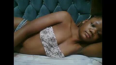 LOYCE online show from November 9, 2025, 7:56 pm