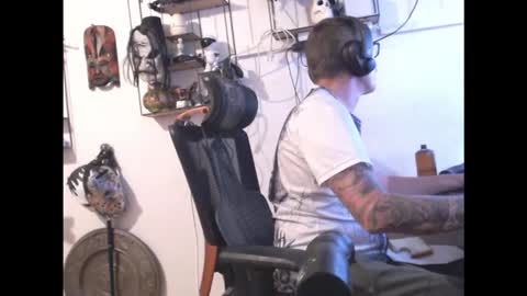 hotkinkytat online show from April 3, 2026, 1:31 pm