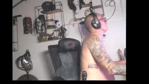 hotkinkytat online show from April 11, 2026, 3:11 am