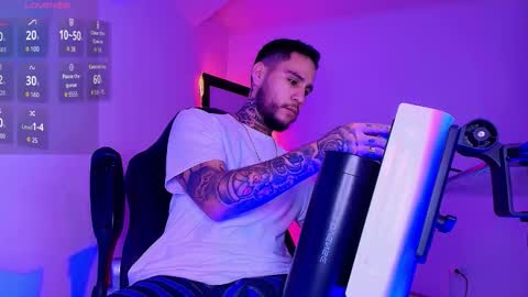 HoTLatinoX20CM online show from December 17, 2025, 6:58 pm