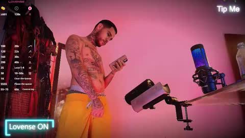 HoTLatinoX20CM online show from February 14, 2026, 7:10 pm