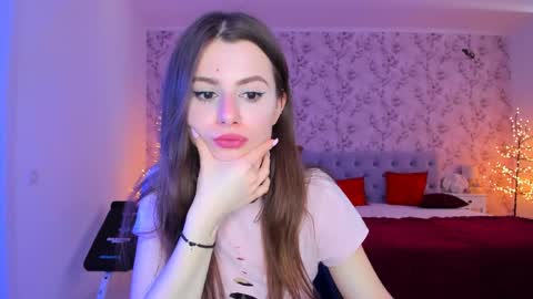 hotmolly_ online show from April 14, 2026, 9:48 am