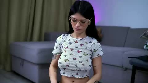 Molly online show from June 5, 2026, 2:51 am