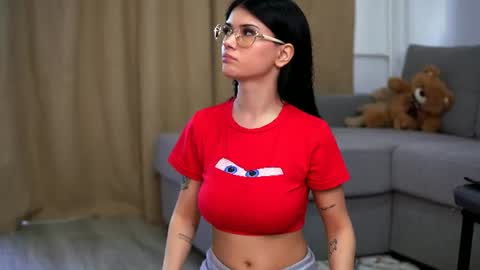 Molly online show from July 7, 2026, 6:47 am